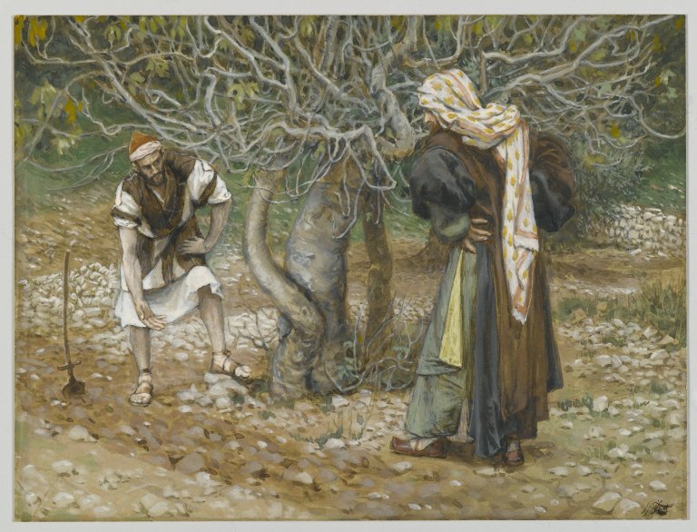 Un viñador se inclina junto a una higuera sin fruto, frente al propietario; una herramienta descansa en el suelo.