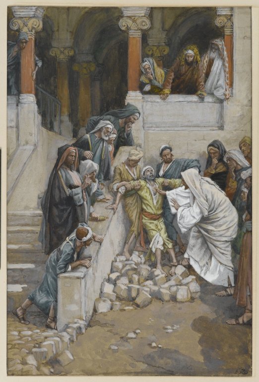 Jesús se inclina hacia un hombre sostenido por sus acompañantes, mientras otras personas observan desde las escaleras y una galería, en una acuarela de James Tissot.